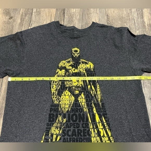 Batman Graphic Tee (Sz M) - Picture 3 of 5